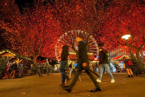 Pre-Christmas season, Christmas market in the city centre of Essen, Kettwiger Straße, Ferris wheel