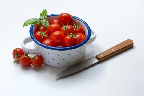 Cherry tomato in pot, cherry tomato, Solanum lycopersicum