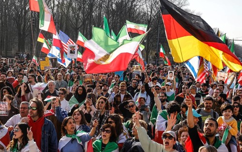 Demonstration by Iranians against the Iranian regime, with German, Israeli, Iranian and American
