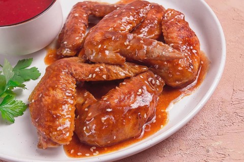 Chicken wings, with barbecue sauce, with tomato sauce, fast food, no people