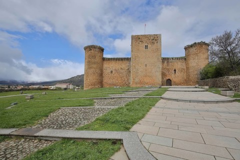 Castillo, historic castle and city fortification, El Barco de Ávila, Sierra de Gredos, Spain