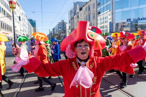 Rose Monday parade in Düsseldorf, groups of carnival societies and other participants in the street