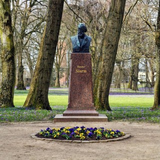 Monument to the writer Theodor Storm, bust by sculptor Adolf Brütt, crocus blossom, Husum Castle