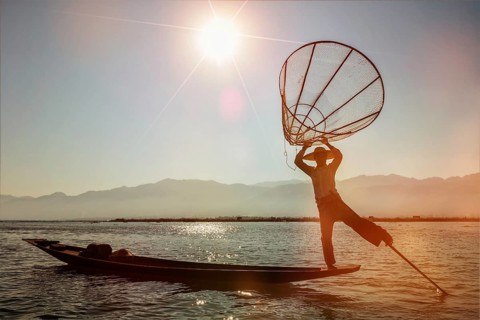 Myanmar travel attraction landmark, Traditional Burmese fisherman at Inle lake, Myanmar famous for
