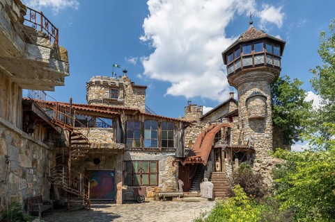 Newly built castle in the style of a Slavic castle, Jakubzburg in Mortka, Lohsa, Saxony, Germany