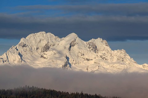 Mountain range in the morning light, fog, snowy, spring, Wetterstein Mountains, Alpspitze,
