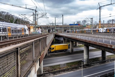 Railway bridges at the Duisburg-Kaiserberg motorway junction, complete reconstruction and new