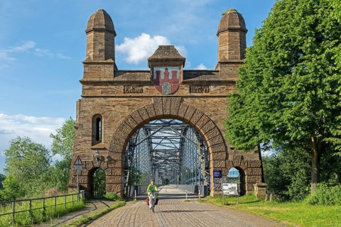 Cyclist, cycle path, Old Harburg Elbe Bridge, Harburg, Hamburg, Germany