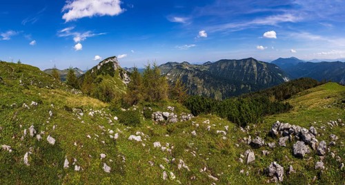 At the summit of Hochbühel with a view of Hochwieskopf and Egelseehörndl, Osterhorn group,