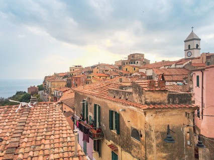 Picture of a small town in Tuscany
