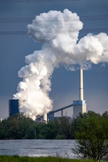 Schwelgern coking plant, of the Thyssenkrupp Steel steelworks in Bruckhausen, Marxloh, Löschwolke,