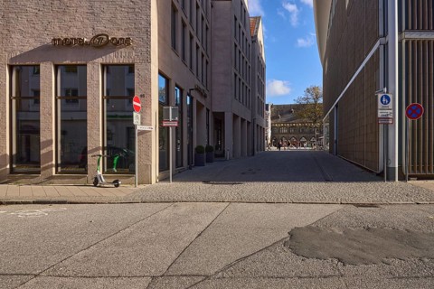 Hotel of the Motel One hotel chain, passageway Markttwiete to the pedestrian zone, street