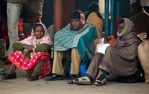 New Dehli, India, 15.01.10 - Passengers wait at the train station in Neu-Dehli, India
