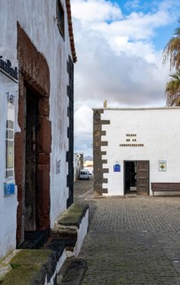 White houses in Plaza de la Constitución, Teguise, Lanzarote, Canary Islands, Spain