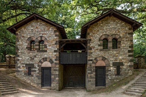 Retentura with the Porta Decumana, south gate under oaks (Quercus), forest, Roman fort Saalburg,