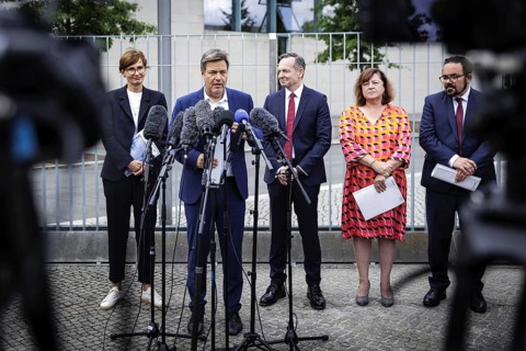 (L-R) Bettina Stark-Watzinger, Bundesministerin fuer Forschung und Bildung, Robert Habeck,