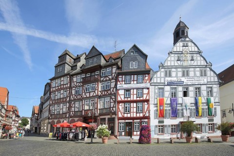 Historic town hall with flags and half-timbered houses, market square, Butzbach, Wetterau, Hesse,