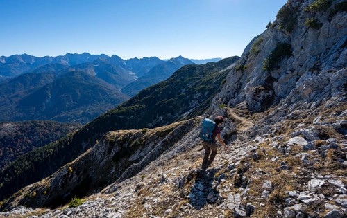 Mountaineer on a hiking trail, autumnal mountain landscape, ascent to the Große Arnspitze, near