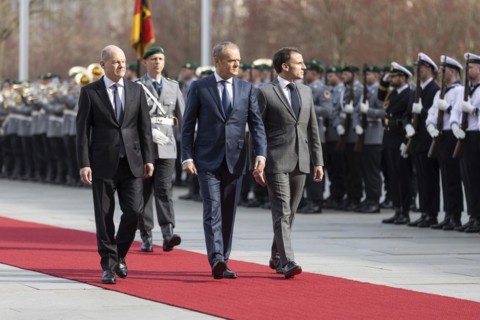 Federal Chancellor Olaf Scholz (SPD) welcomes Emmanuel Macron, President of France, and Donald