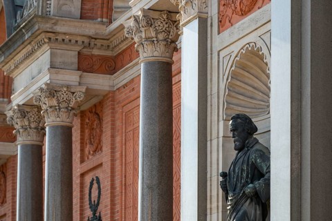 Sculpture and antique columns, front, Ny Carlsberg Glyptotek or New Carlsberg Glyptothek, Art
