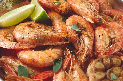 Fried king prawns, in shell, with spices, size 30/40, unpeeled shrimp, homemade, no people