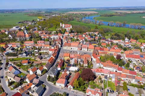Aerial view of the town with town church, castle, town hall and Elbe, Strehla, Saxony, Germany