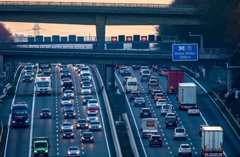 Motorway A3 between Düsseldorf and Leverkusen, near Erkrath, freeing of the hard shoulder during