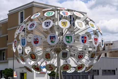 The coat of arms tree of Bergneustadt in the Oberbergischer Kreis, 102 panels show the coats of