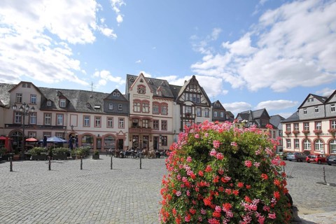 Historic houses, flower decoration, market square, Weilburg, Taunus, Hesse, Germany