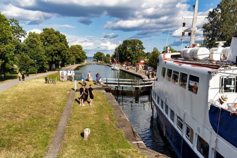 Passenger ship Wasa Lejon with tourists on Göta Canal, lock steps near Berg, Linköping,