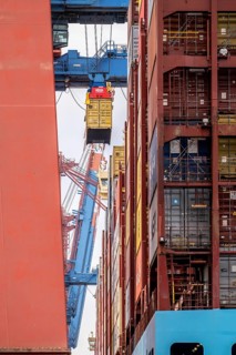 Unloading of the Magleby Maersk container freighter at EUROGATE Container Terminal, Waltershofer