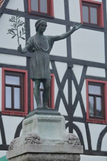 Bronze sculpture with palm branch, Friedensdenkmal, Platz des Friedens, Steinheim, Hanau, Hesse,