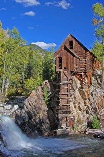 USA, Colorado, Crystall Mill, Old Mill, in autumn on Crystal River, Crystal River, Colorado, USA
