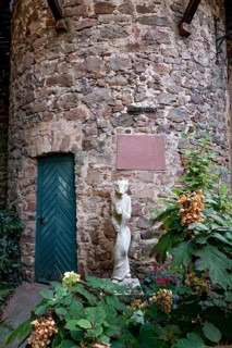 Sculpture made of stone, Reinecke Fox, anthropomorphic animal & human figure, gift from the Dutch