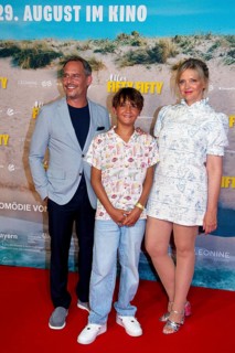 Moritz Bleibtreu, Valentin Thatenhorst, Laura Tonke, ALLES FIFTY FIFTY, red carpet for the