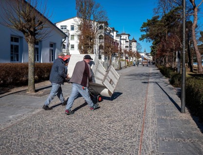 Beach chairs on the promenade, transport to the beach, Binz, Rügen, Mecklenburg-Vorpommern, Germany