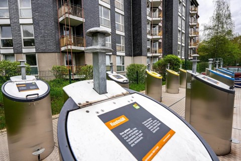 Underground waste disposal system, waste columns for different types of waste, in underground