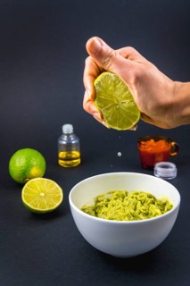 We put a little squeezed lime. Recipe to prepare a nice guacamole