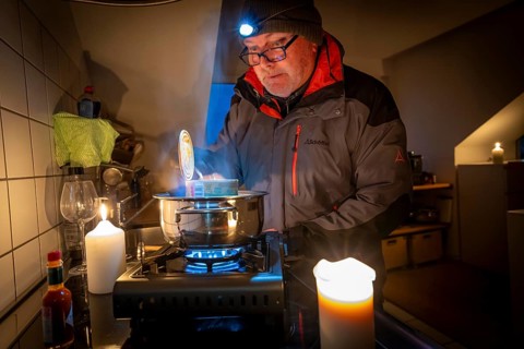 Symbolic picture blackout, extensive, prolonged power failure, in private settings, without