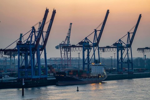 Port of Hamburg, HHLA Container Terminal Burchardkai, Athabaskakai, on the Elbe, container feeder