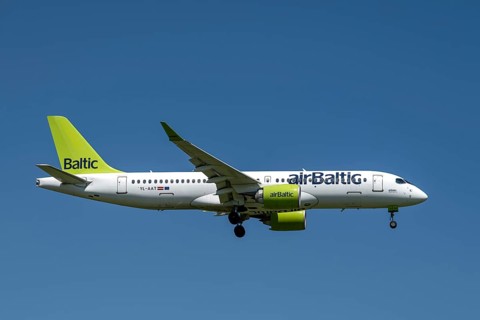 Aircraft airBaltic, YL-AAT, Airbus A220-300