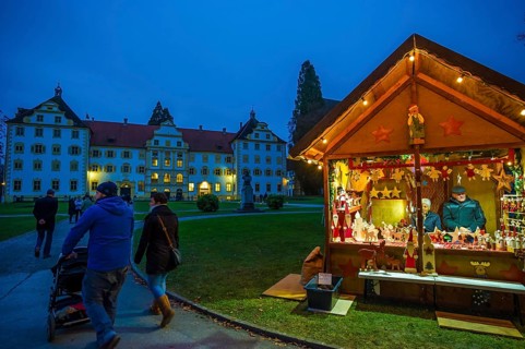 Christmas market, blue hour, Salem Castle, Lake Constance, Bodenseekreis, Baden-Württemberg,