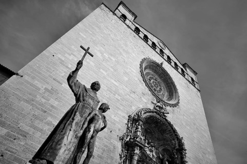 Sculptures Santo Domingo (left) and San Francisco (right) Basilica of the Monastery of Sant