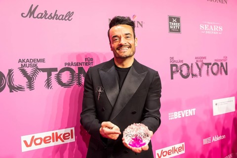 Giovanni Zarrella presents his prize on the Red Carpet following the Polyton 2026 awards ceremony