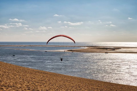 Paraglider flying from dune towards the Atlantic Ocean, Dune du Pilat, Banc d'Arguin nature