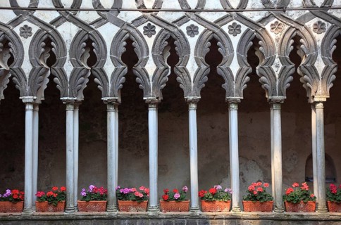 Cloister, il chiostro, in Villa Rufolo, Ravello, Campania, Italy