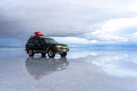 Toyota Land Cruiser tour vehicle, Salar de Uyuni, Uyuni, Bolivia