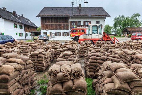 Sandbags, continuous rain, high water, flooding, fire brigade, town, houses, Whitsun floods 2013,