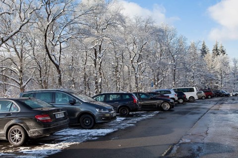 Crowded walkers' car park, road L707 in winter, between Reblin and Valbert, Meinerzhagen,
