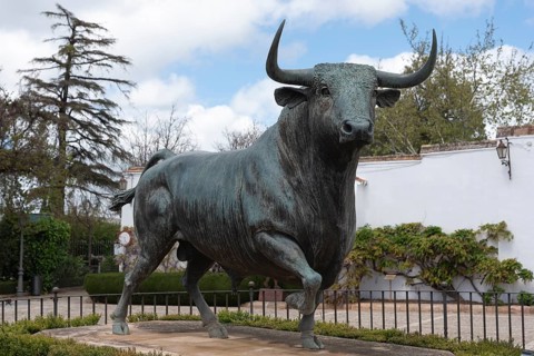 Bronze statue of a fighting bull, Monumento al toro de Lidia, Plaza de Toros, Ronda, Malaga, Spain